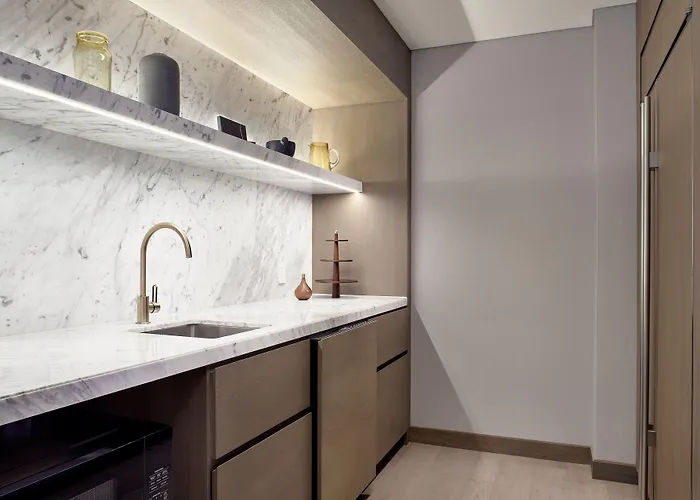 Отель The Ritz-carlton Residences 5*